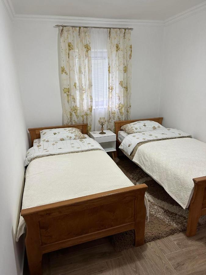Apartmani Emily & Jully Nikšić Esterno foto