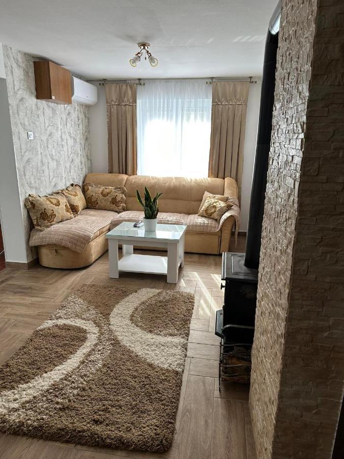 Apartmani Emily & Jully Nikšić Esterno foto