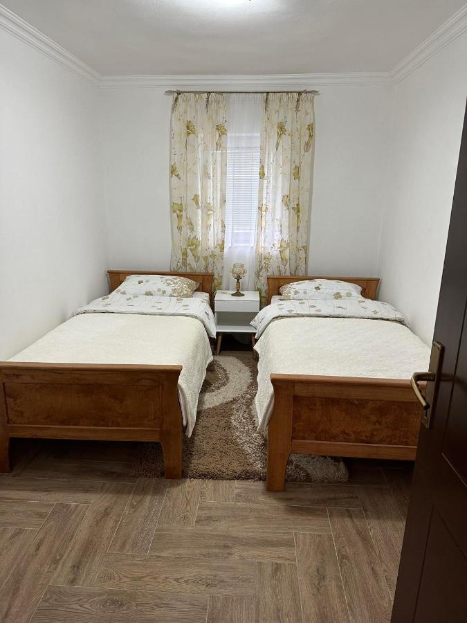 Apartmani Emily & Jully Nikšić Esterno foto