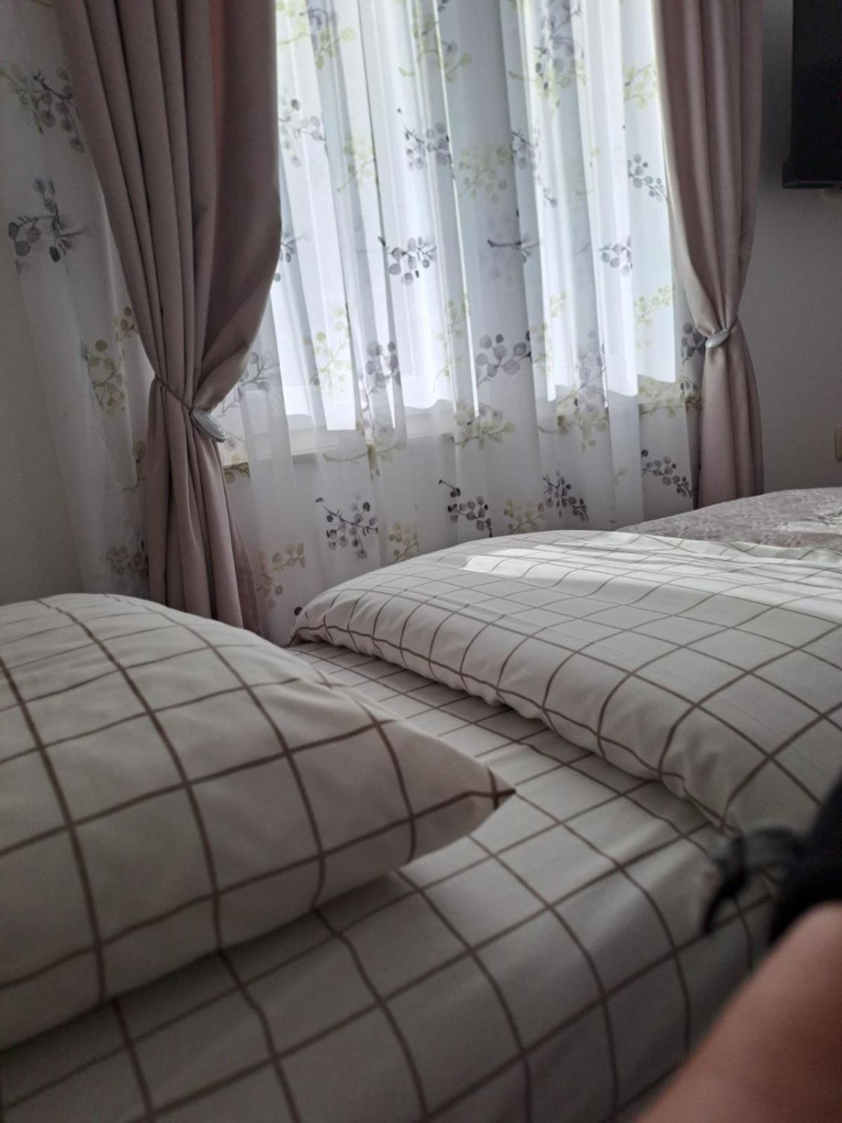 Apartmani Emily & Jully Nikšić Esterno foto