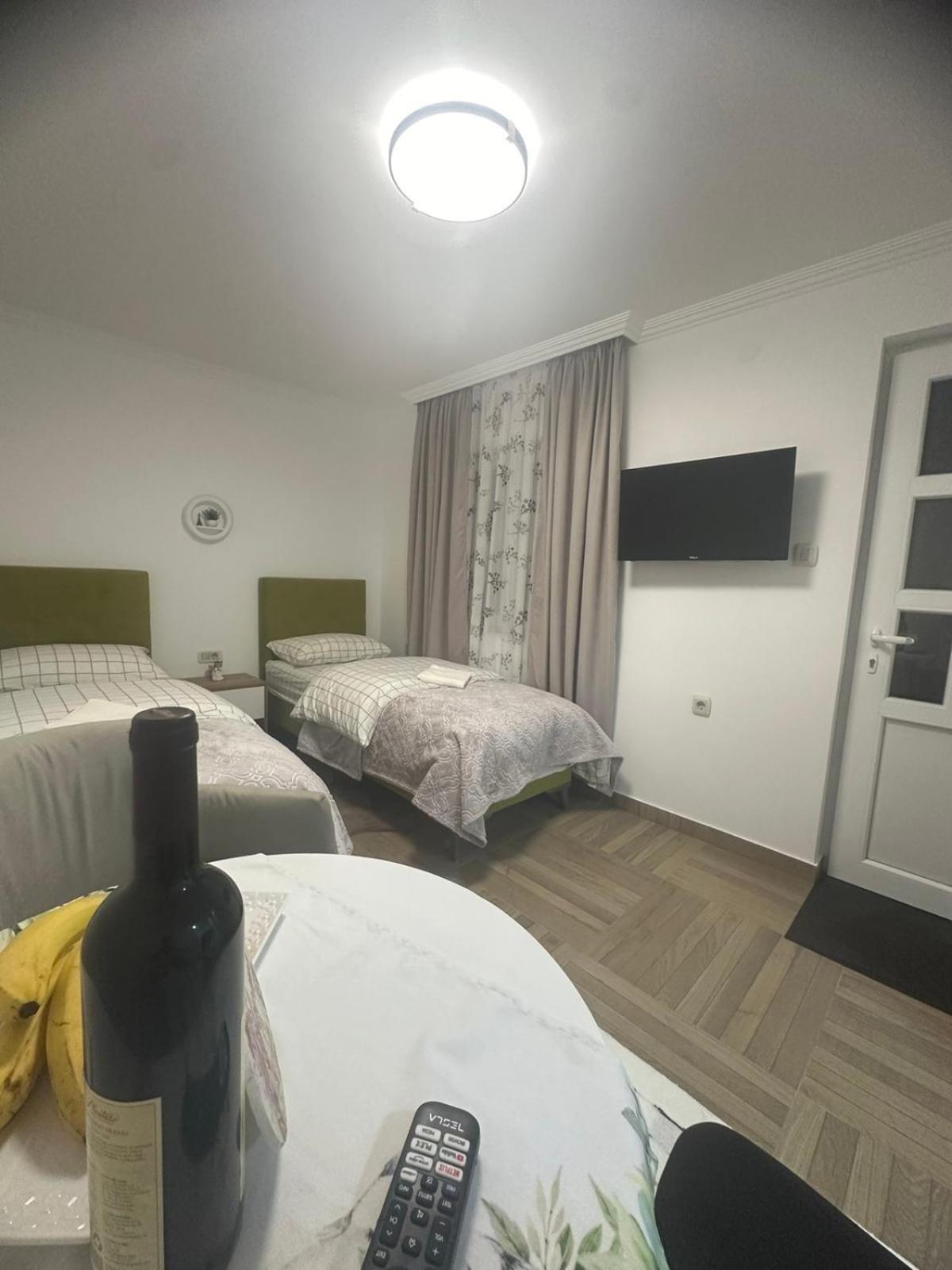 Apartmani Emily & Jully Nikšić Esterno foto