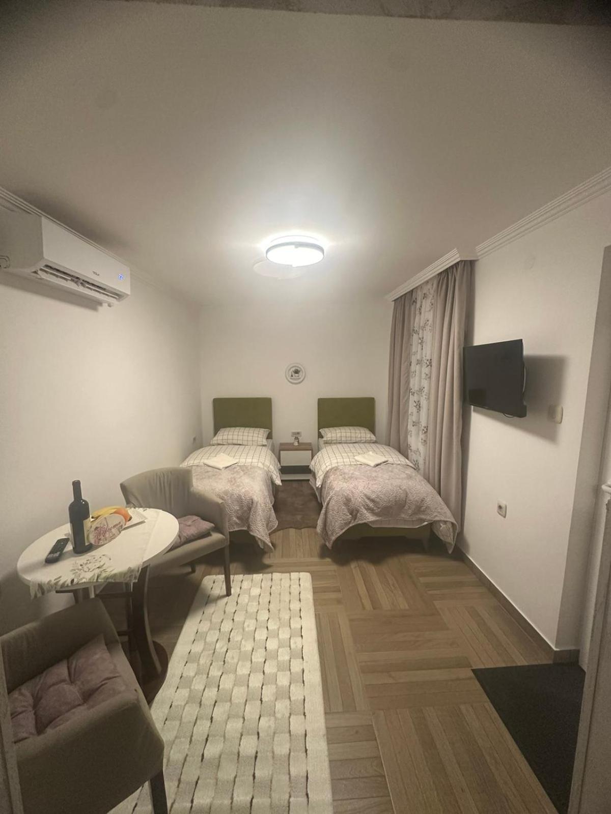 Apartmani Emily & Jully Nikšić Esterno foto